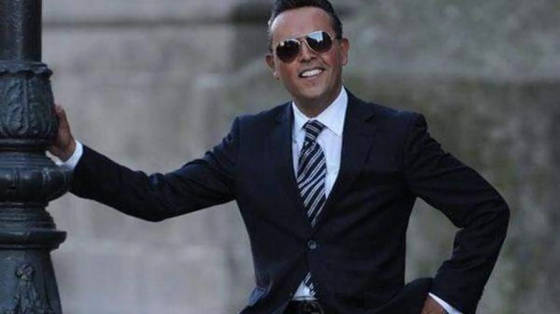 IMITADOR LUIS MIGUEL